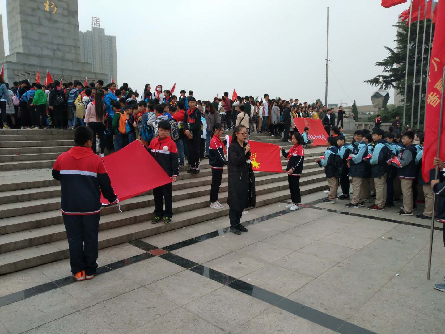 团委代彬老师主持仪式