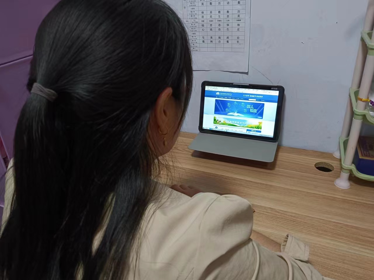 5月15日郑州市第八十四中学学校通过线上举行数字素养校园行活动