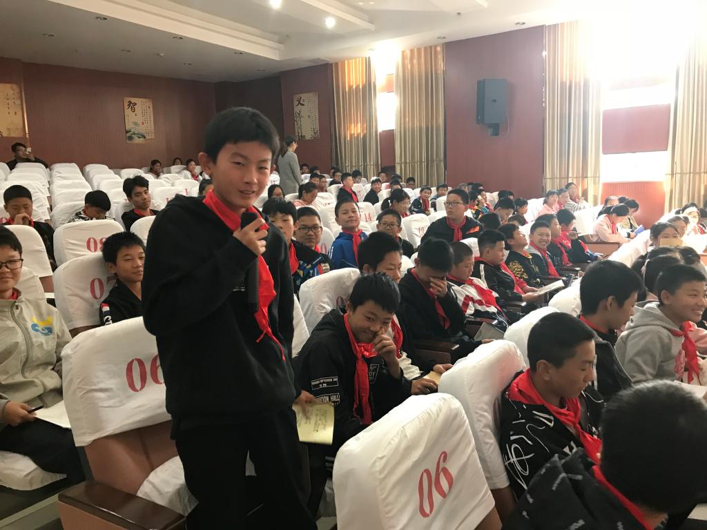学生提问中