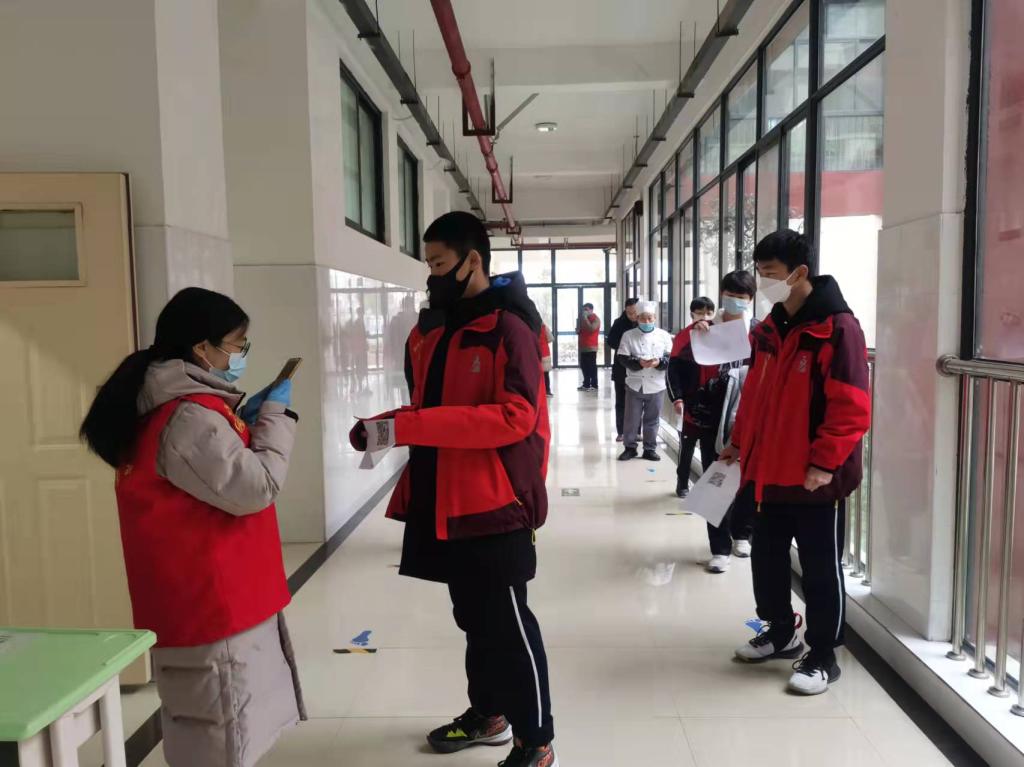 李婷婷老师奋战在抗役第一线