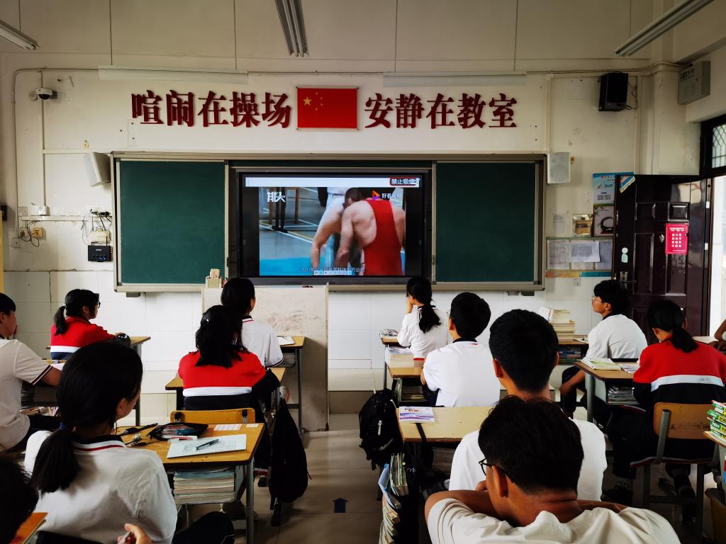 观看电子烟危害相关视频