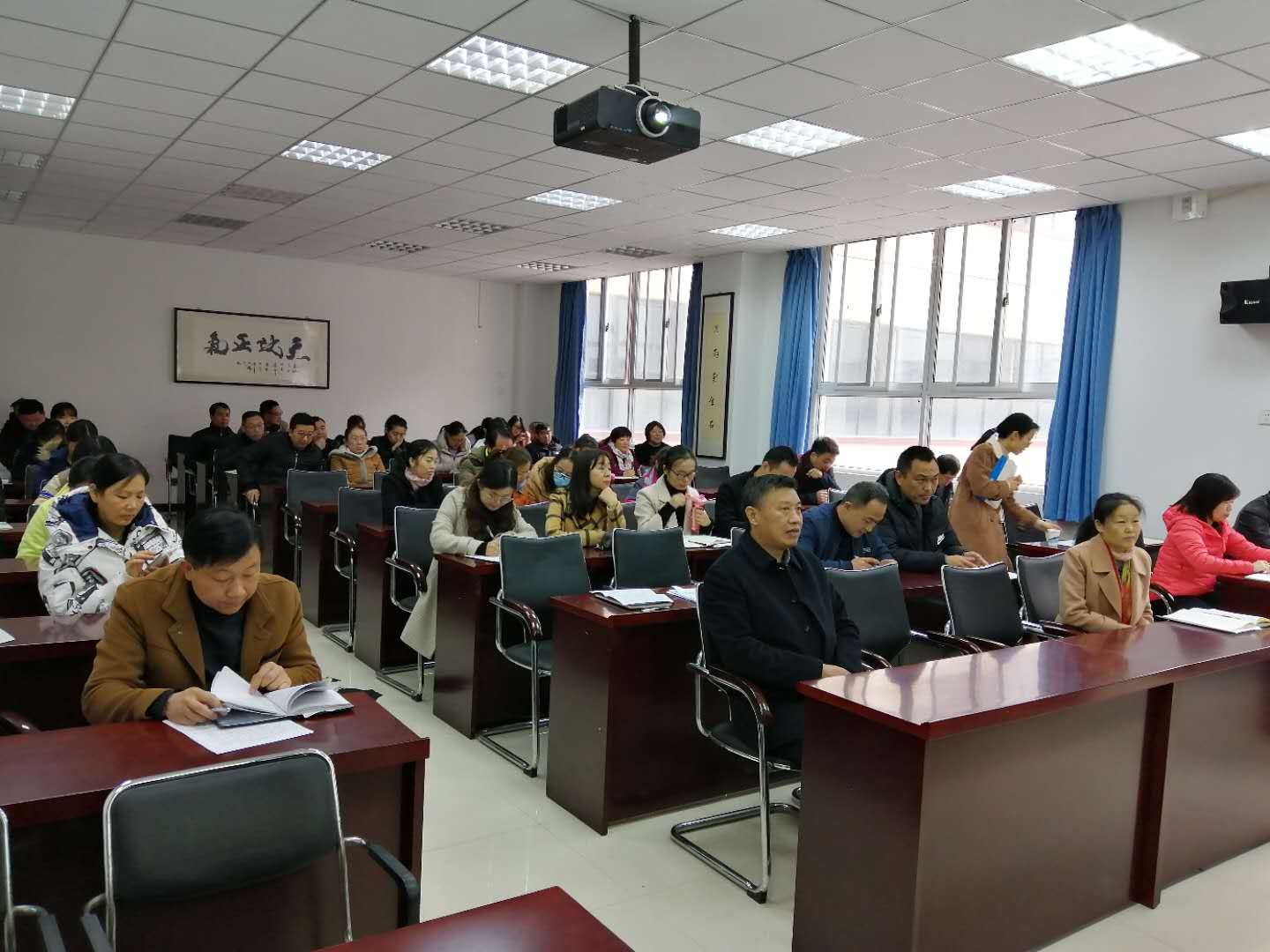 老师们认真做笔记