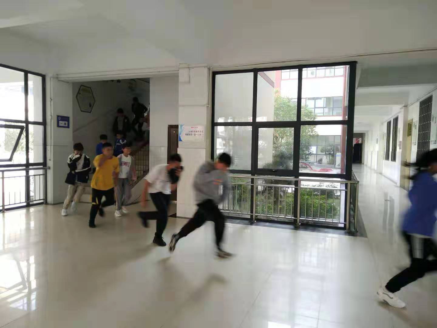 学生疏散