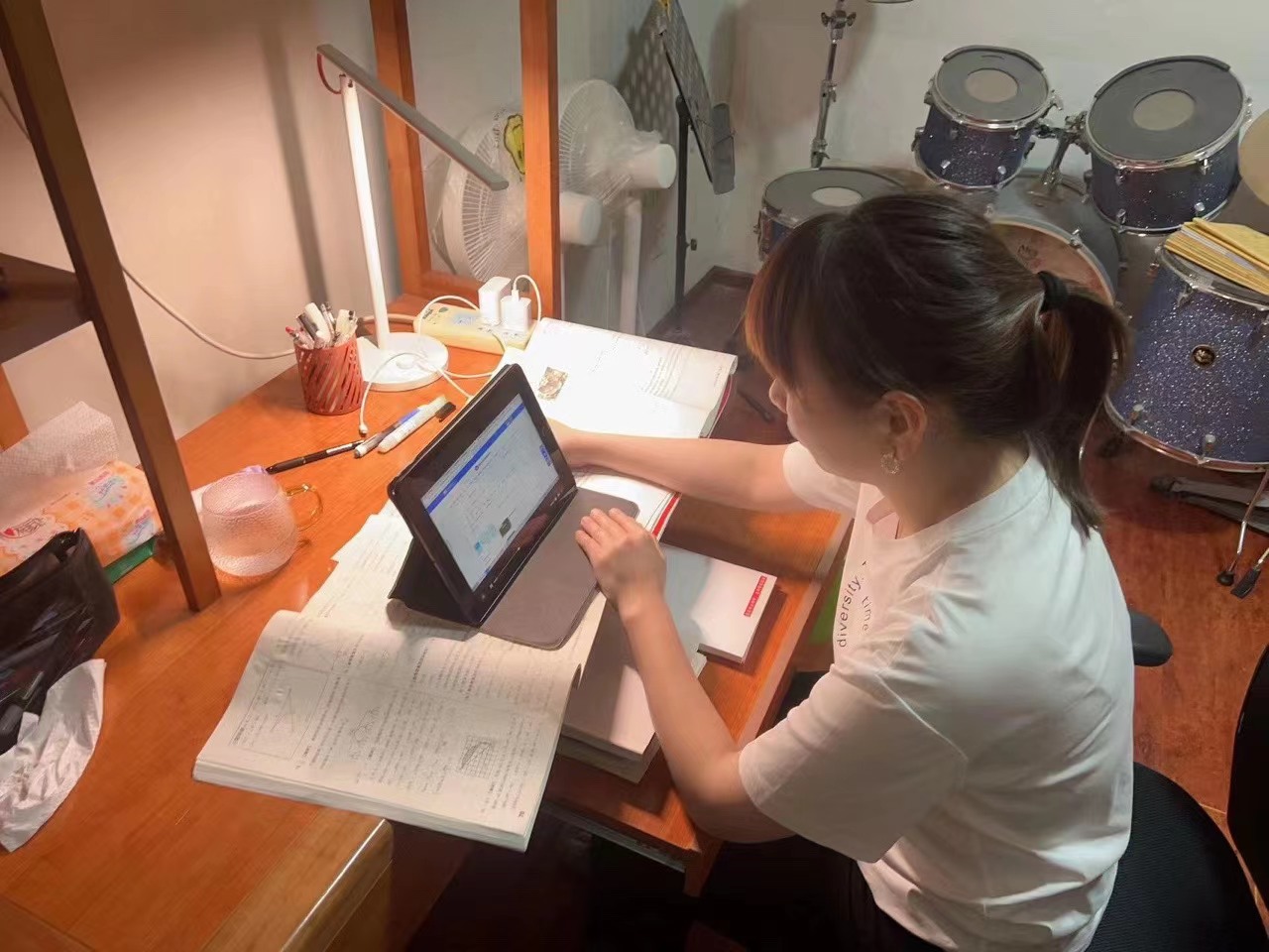 5月15日郑州市第八十四中学学校通过线上举行数字素养校园行活动