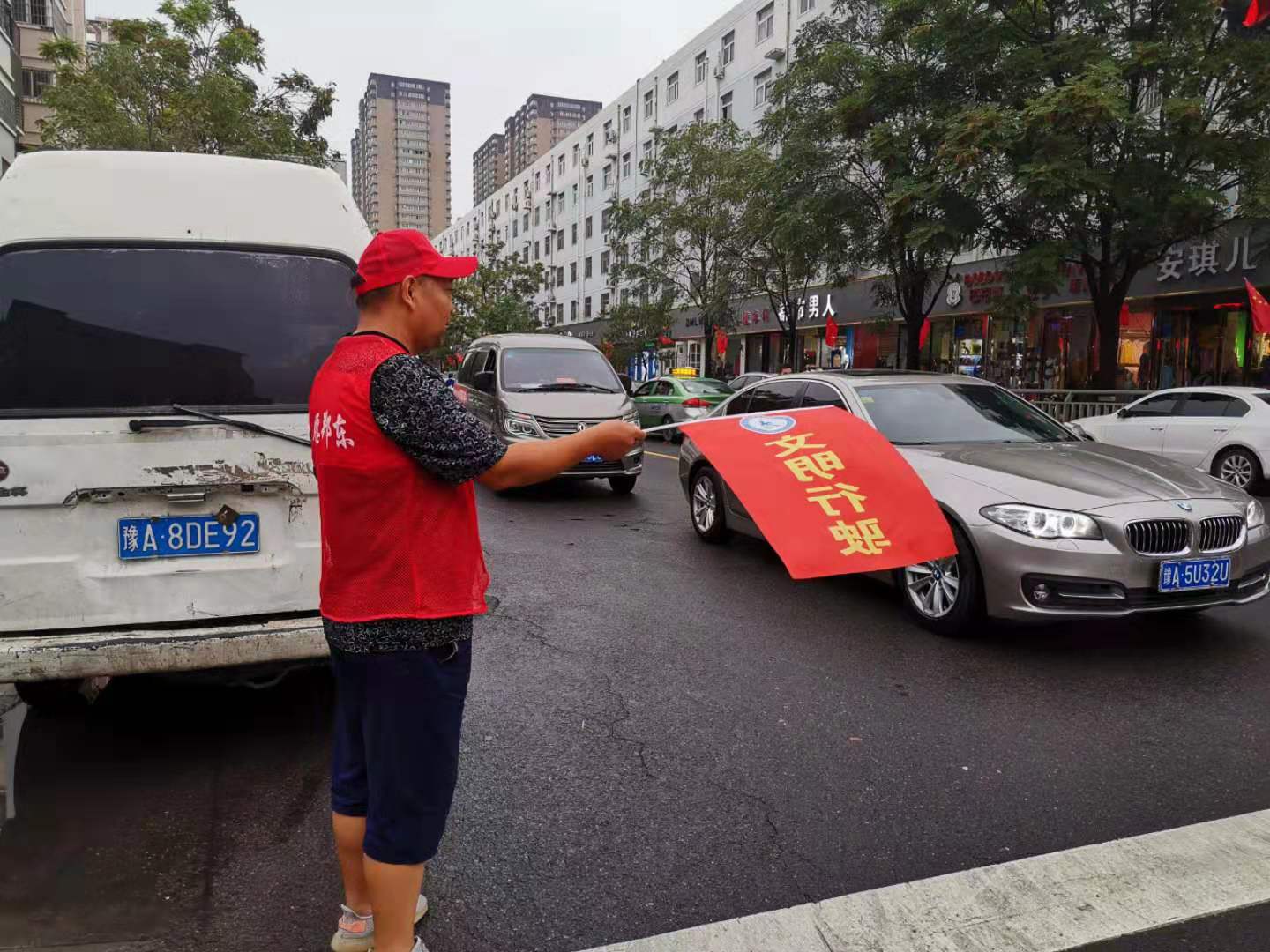 看我们的家长多么的认真