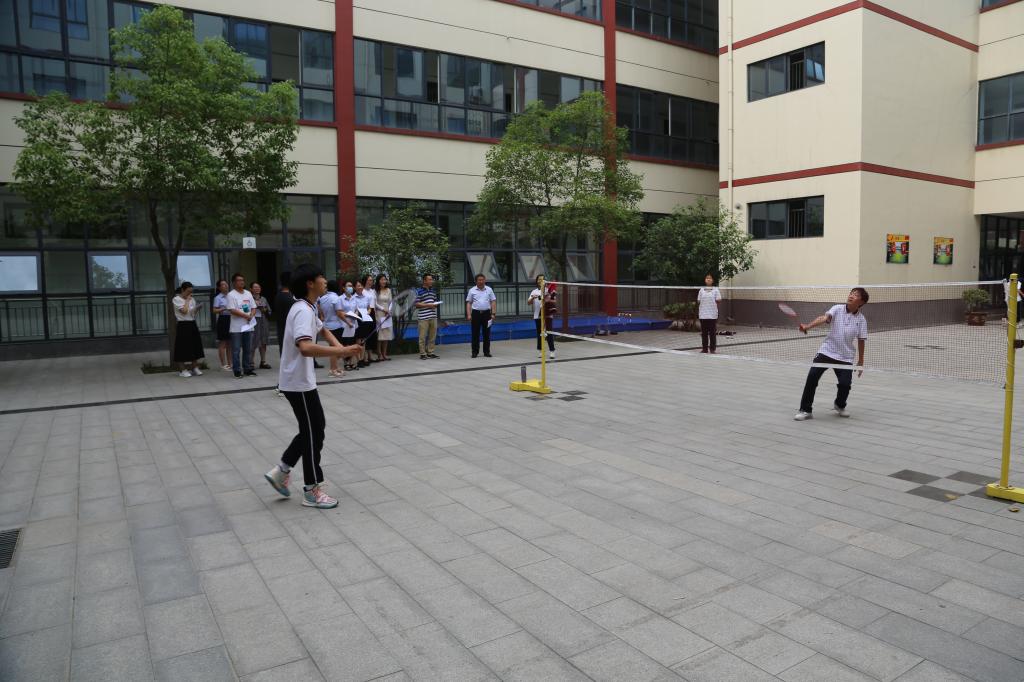 羽毛球社团