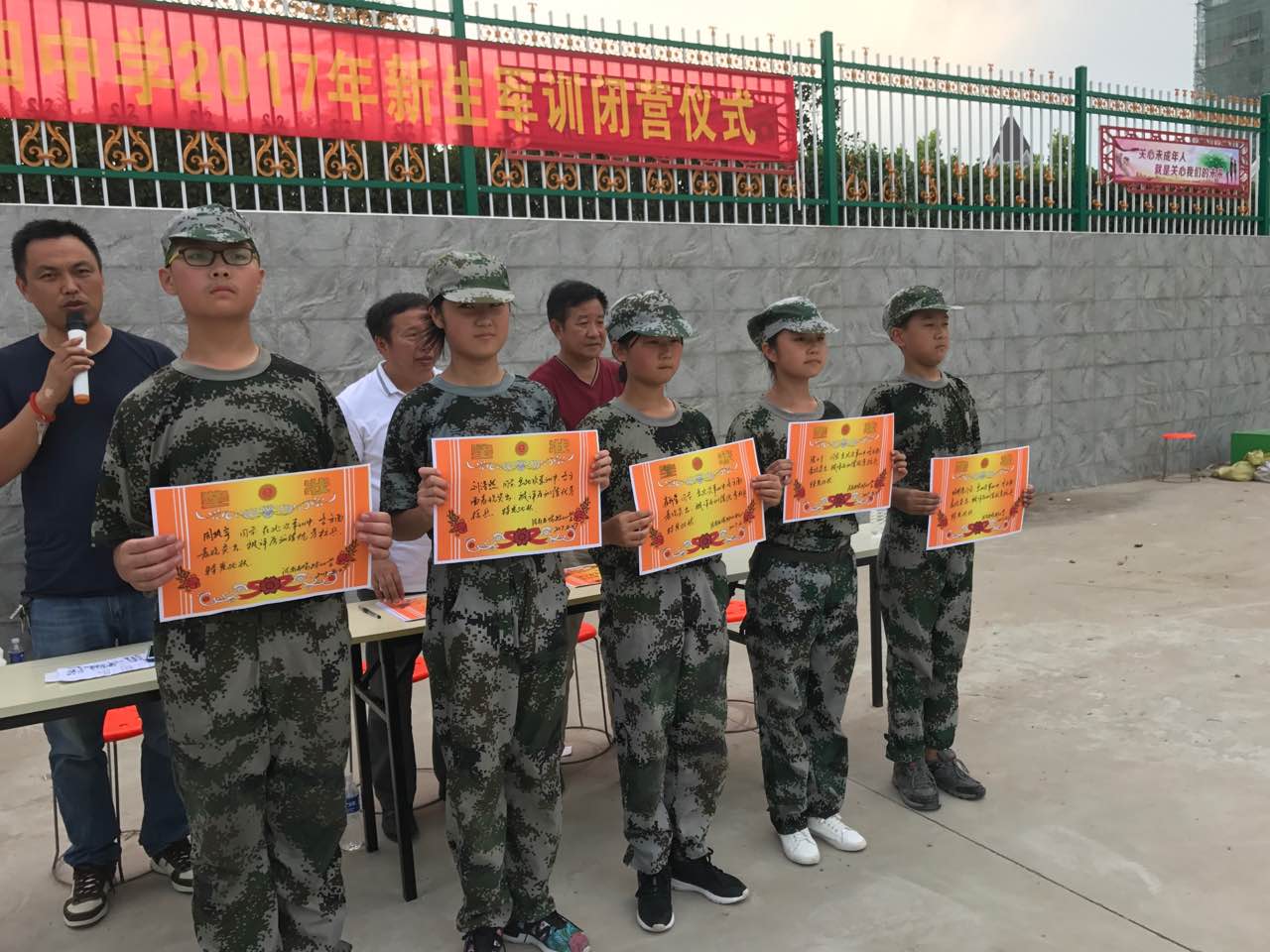 精神抖擞的标兵