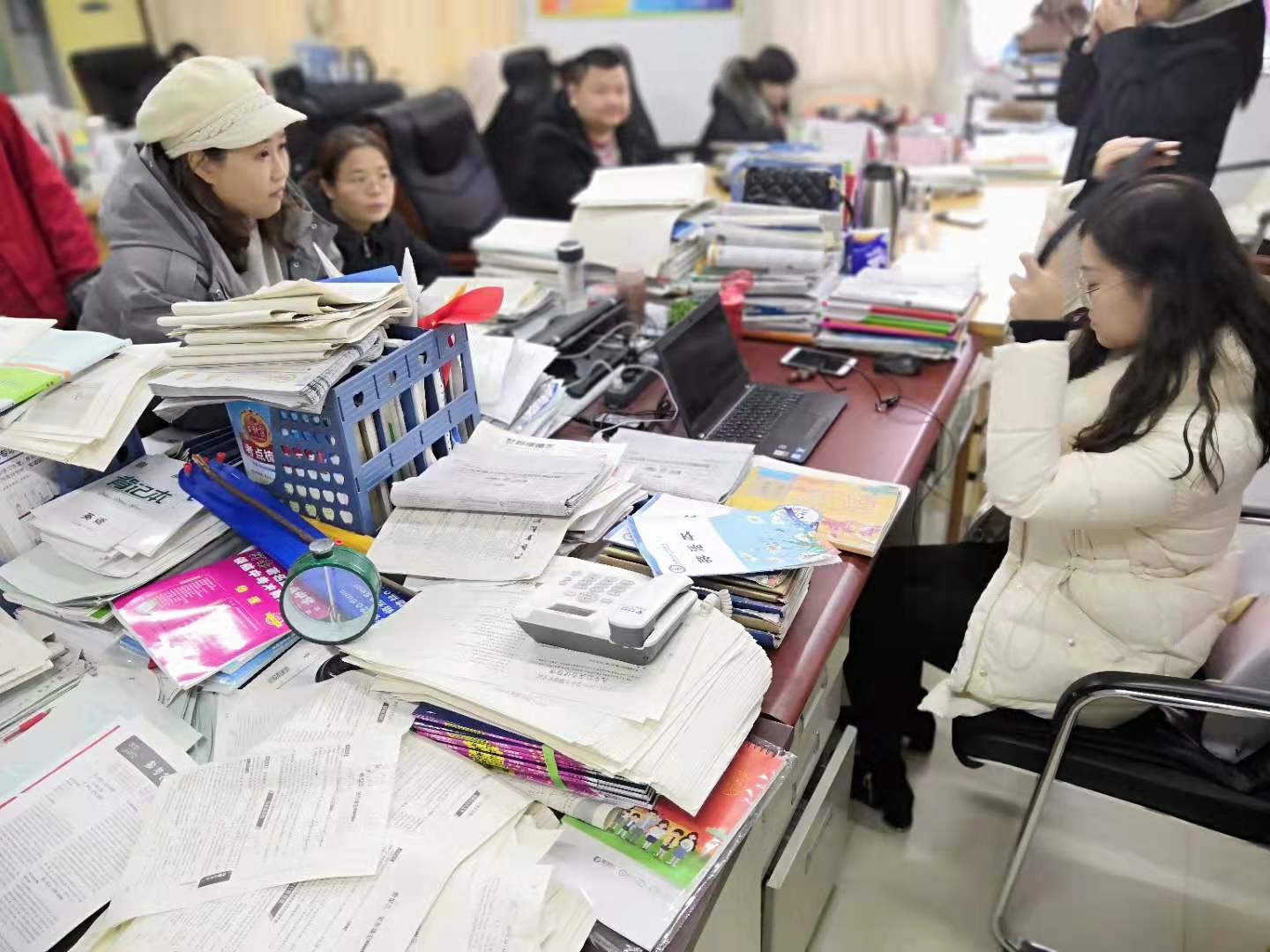 英语组老师们分组研讨
