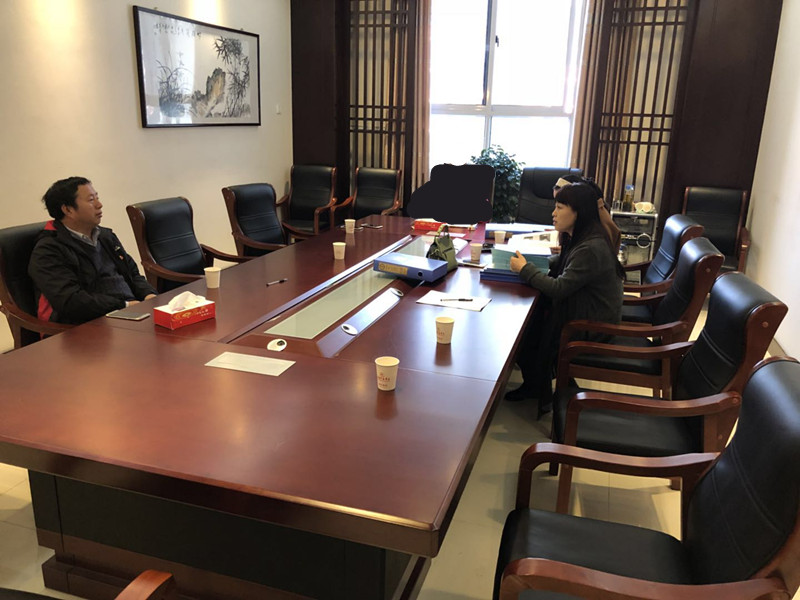 常校长与检查组成员交流