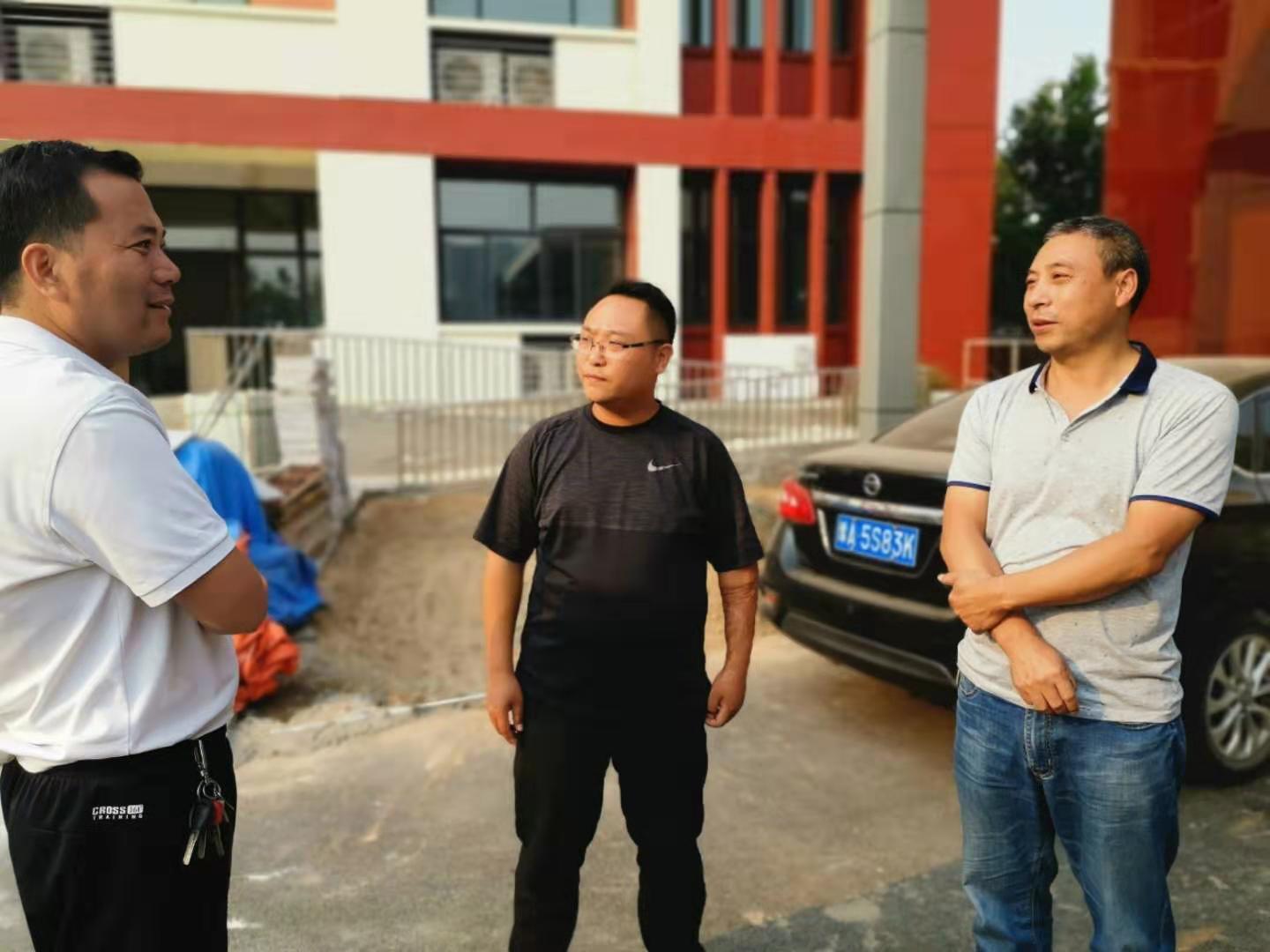 蒋主任汇报我校安防措施