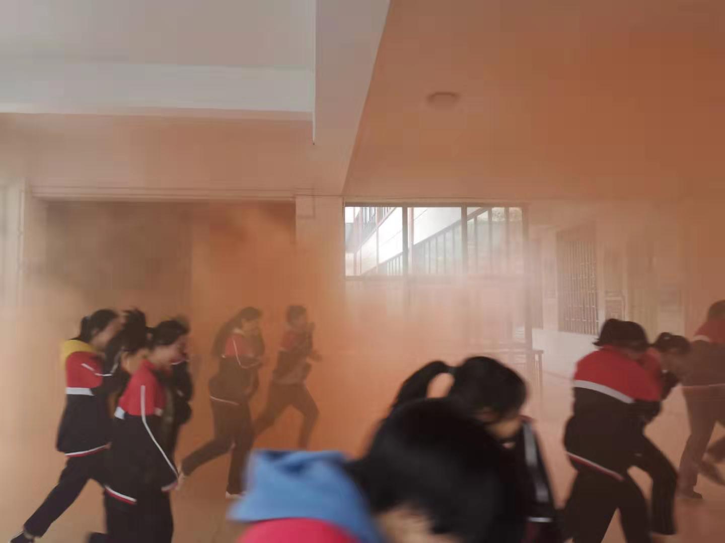 学生迅速疏散