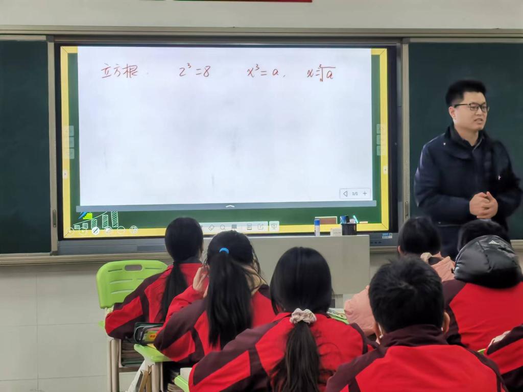 董老师授课中