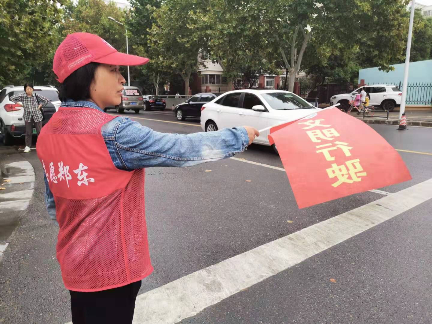 一丝不苟,认真引导