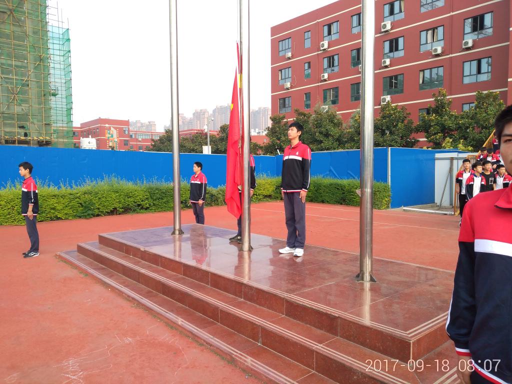 庄重升国旗