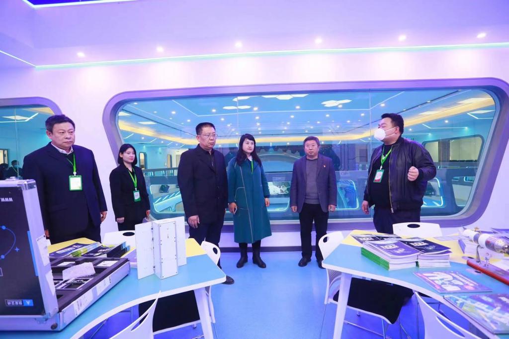 听取介绍