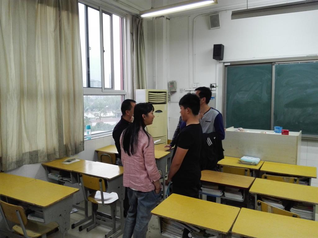 家长与班主任交流