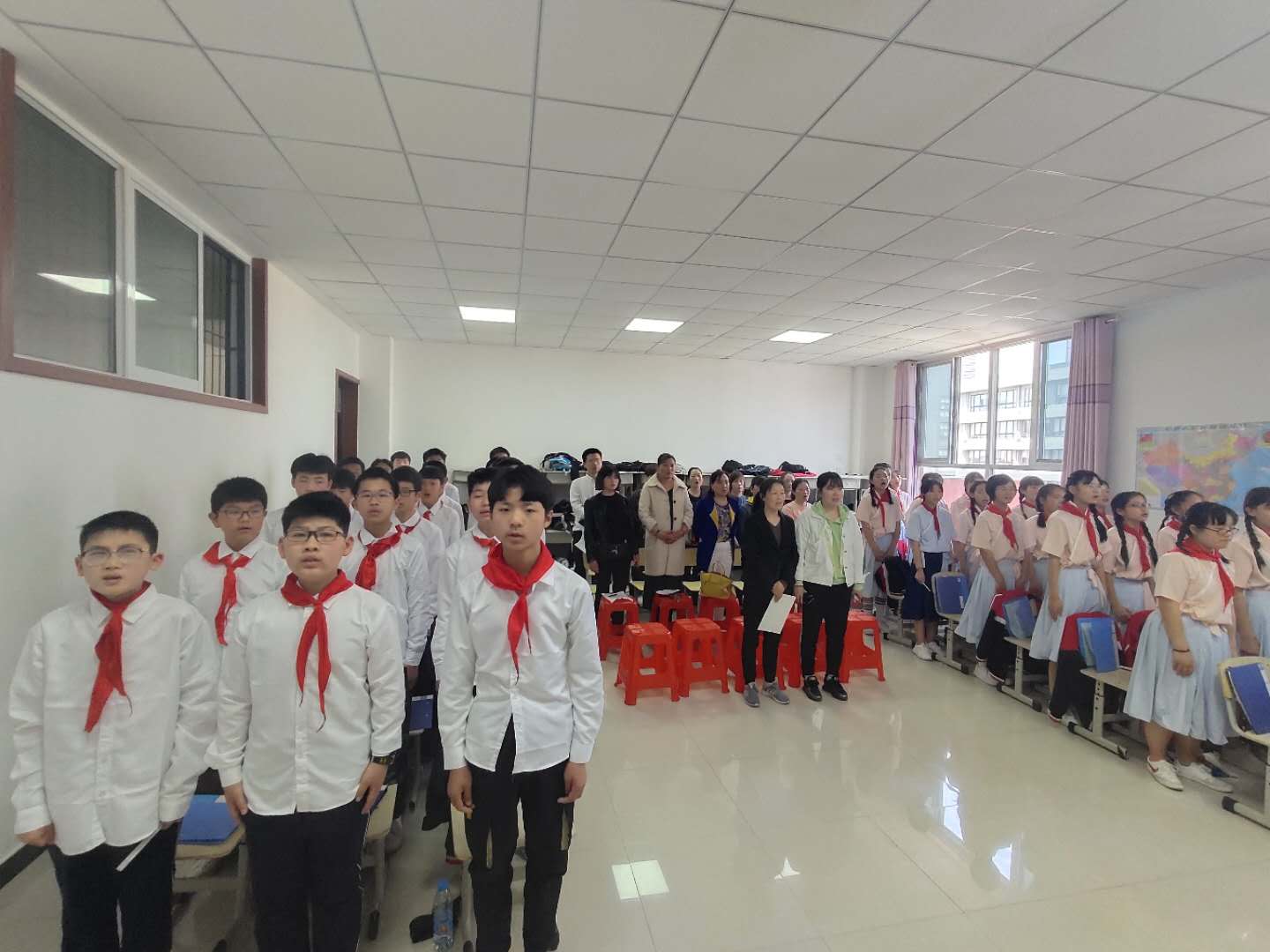 家长与学校老师参会