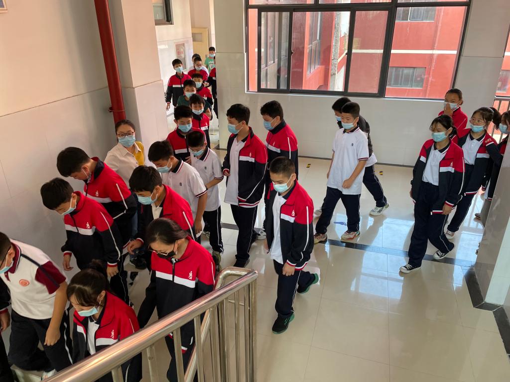 学生有序疏散