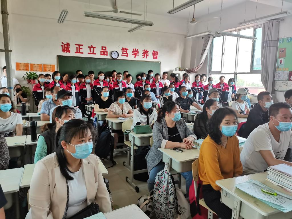 认真投入的家长与学生