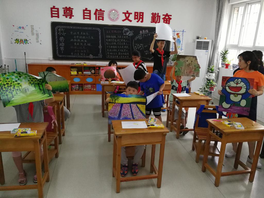 青年教师赠送礼物
