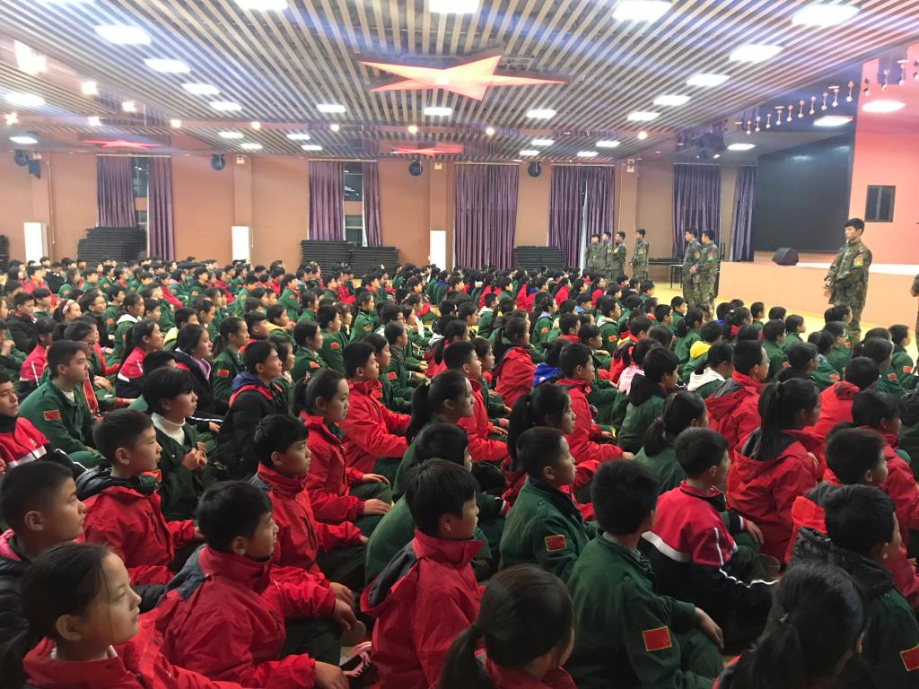 小伙伴们齐聚大礼堂