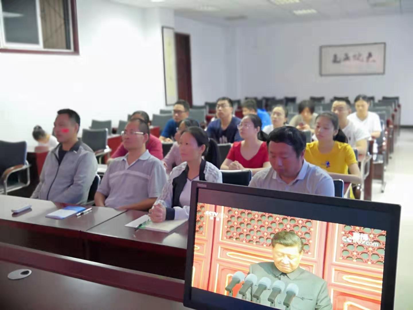 认真的听,认真的看