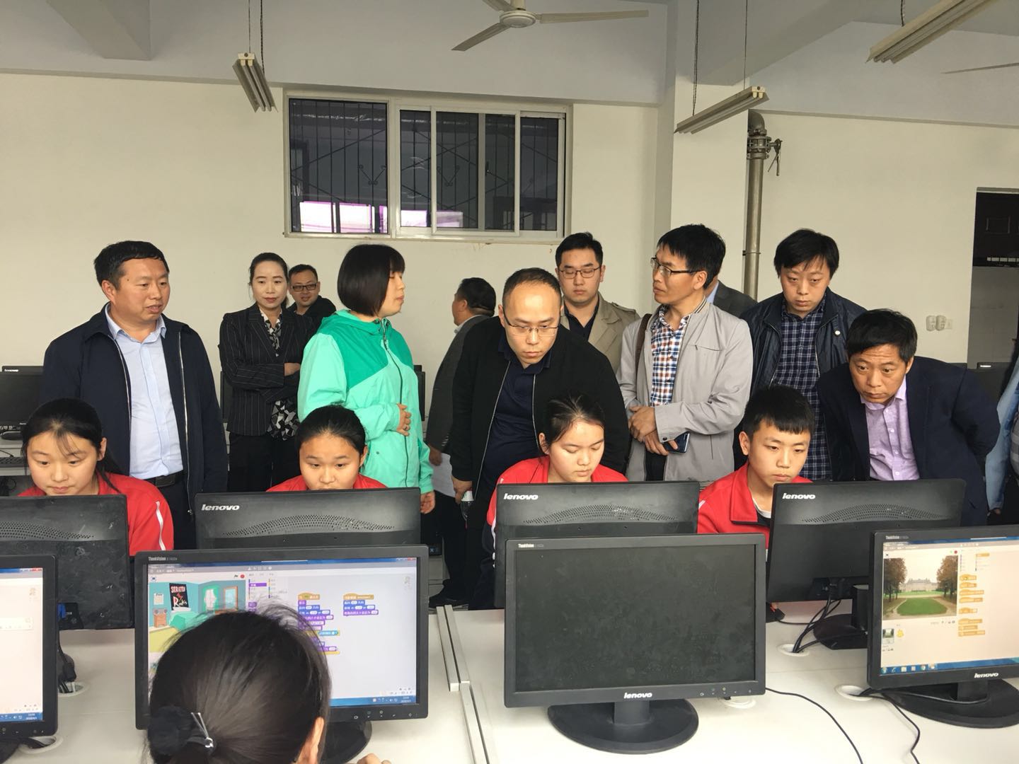 参观学生编程