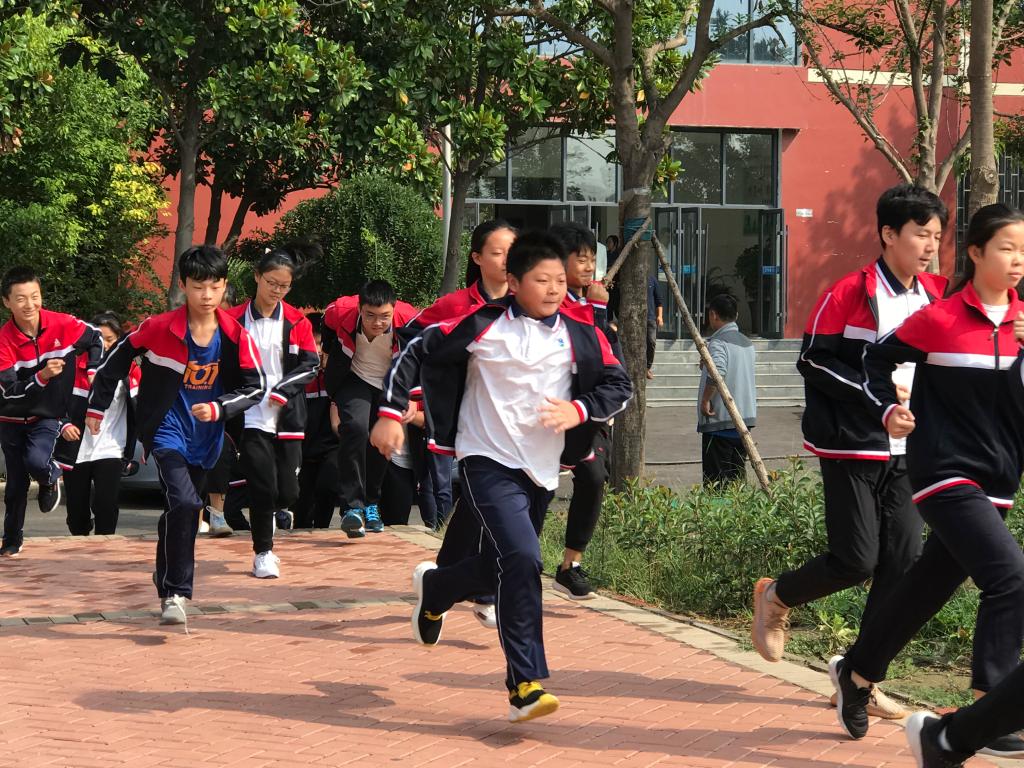 迅速撤往安全集合点