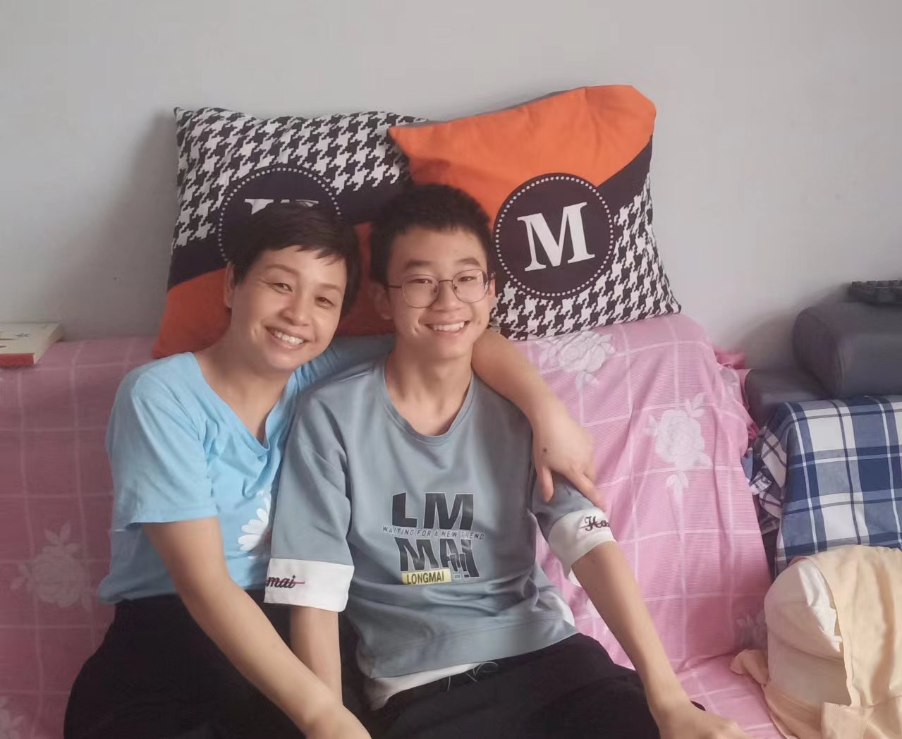 家庭合照溢出满满的爱意
