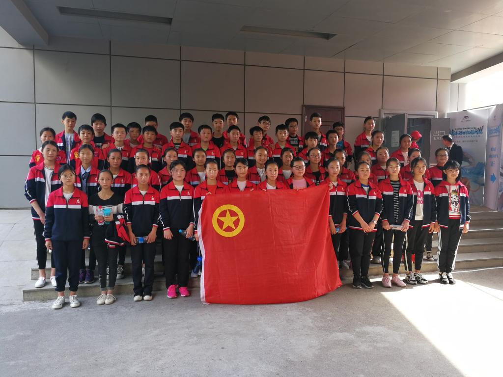 团员学生合影