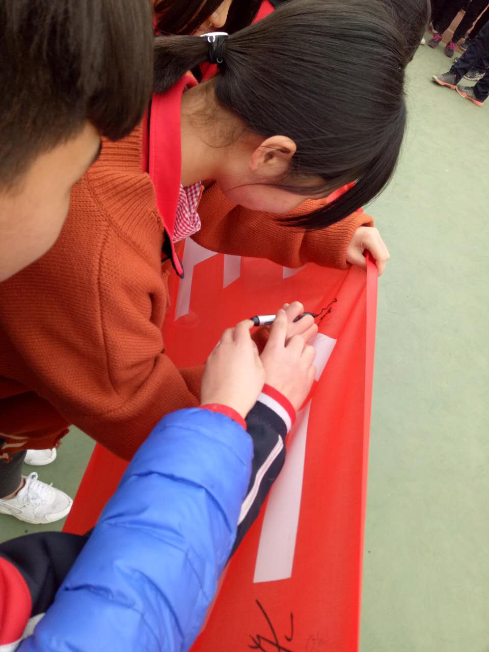 签名中