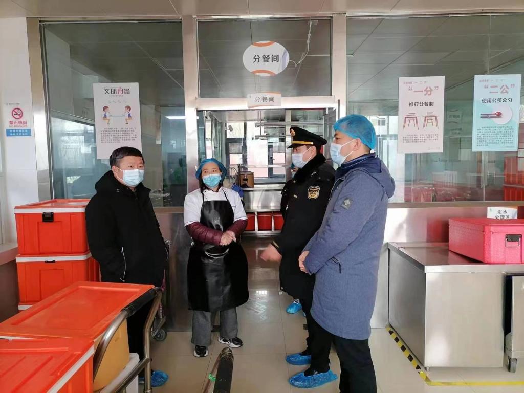 常校长检查餐厅安全