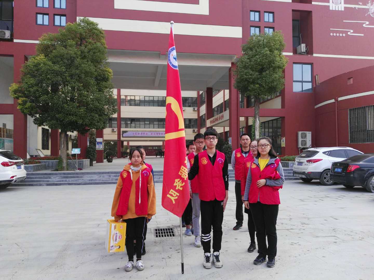 师生志愿者整装待发