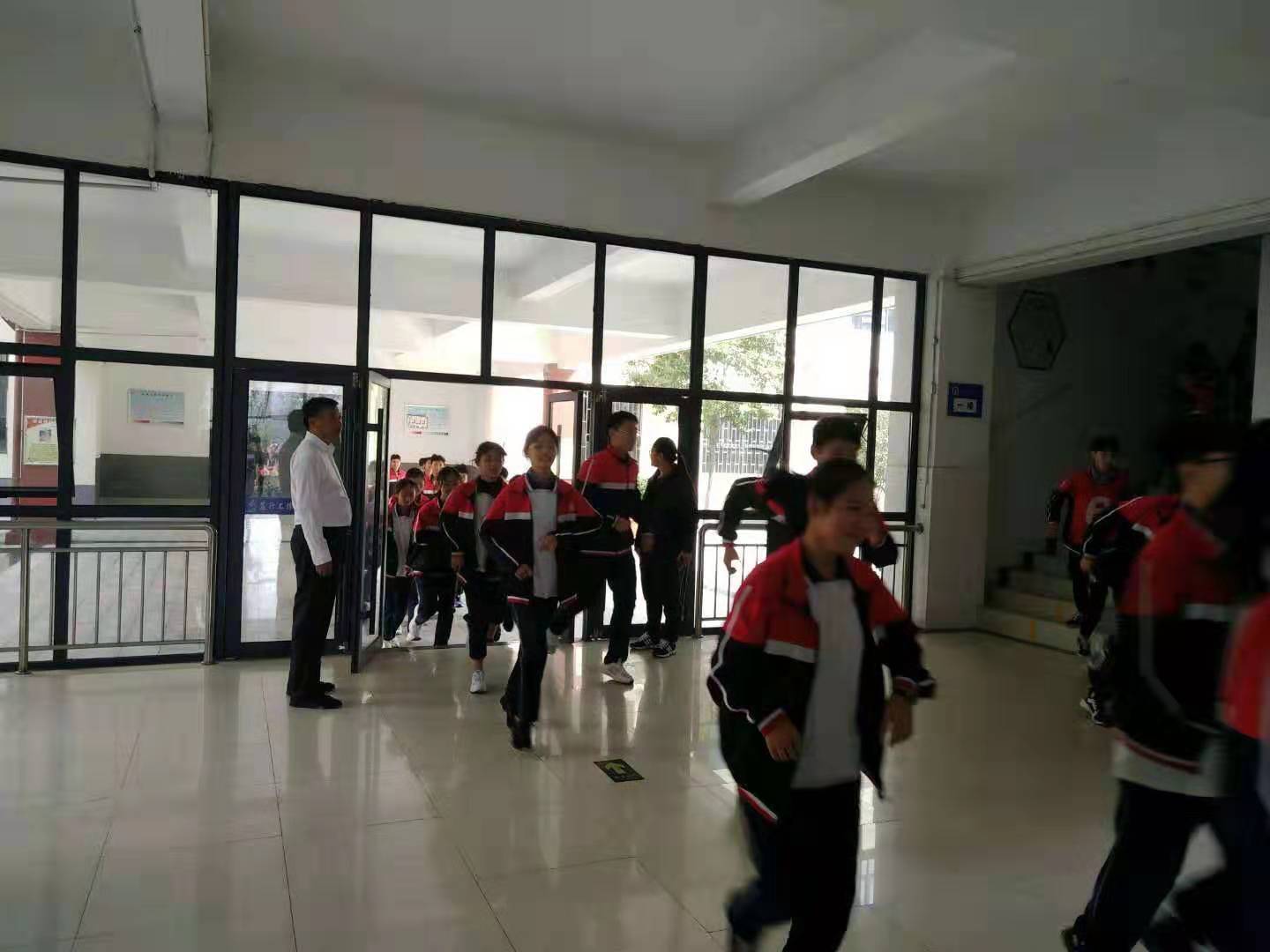 学生疏散