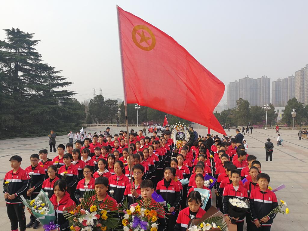 活动现场庄严肃穆